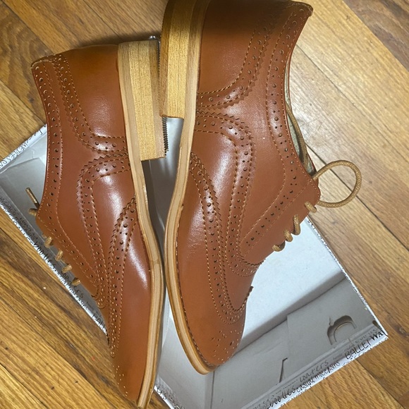 Wanted BRAND NEW oxford shoes- color- tan size 8. Very sleek and comfortable. - Picture 2 of 5